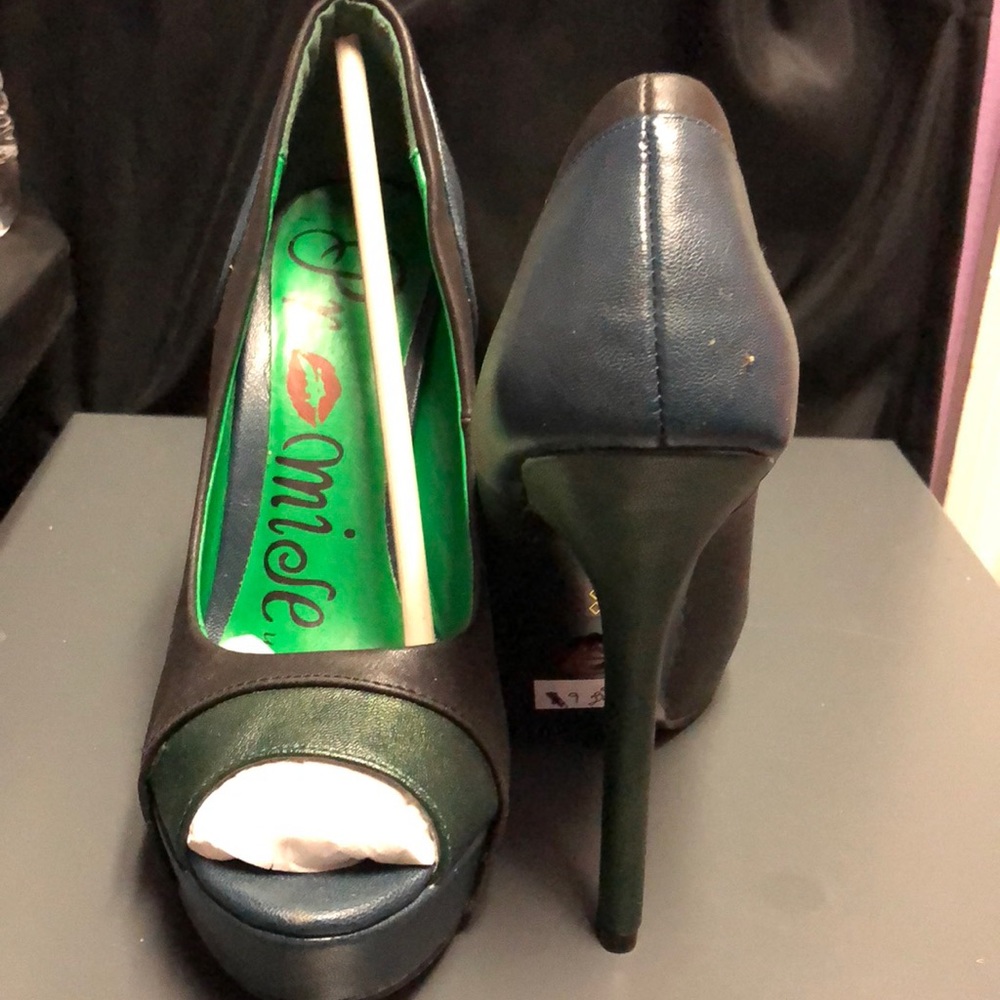 Pumps - Picture 2 of 4